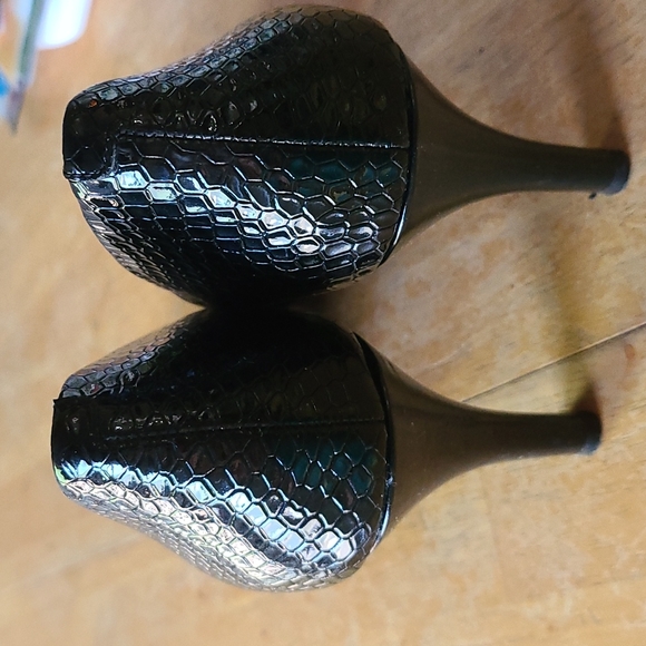 Peep toe Black Patent heels - Picture 3 of 8